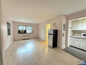 Building Photo - 401 Park Ave