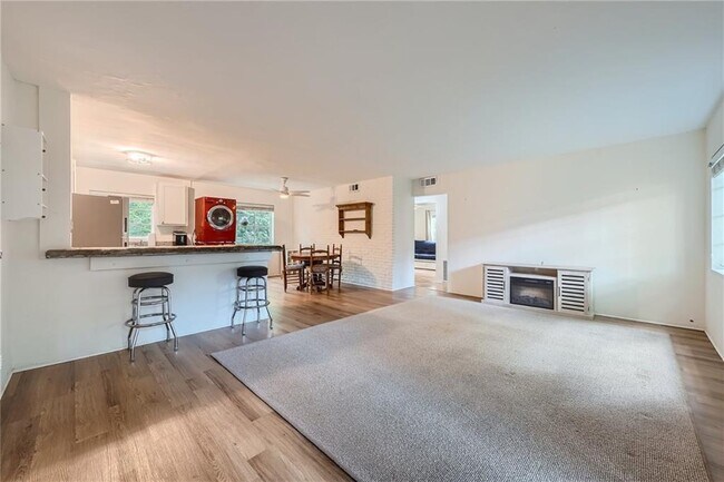 Foto del edificio - 1381 Normandy Dr NE