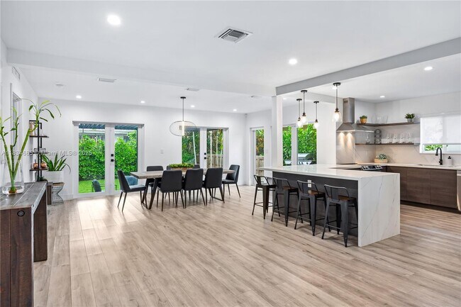 Foto del edificio - 9008 Emerson Ave