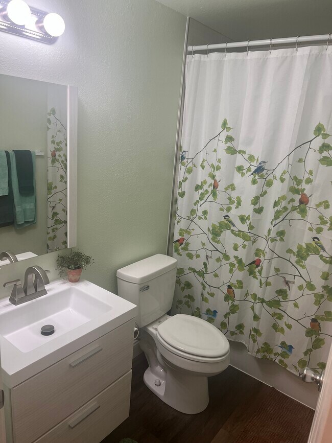 Full bathroom - 2020 W 36th Ave