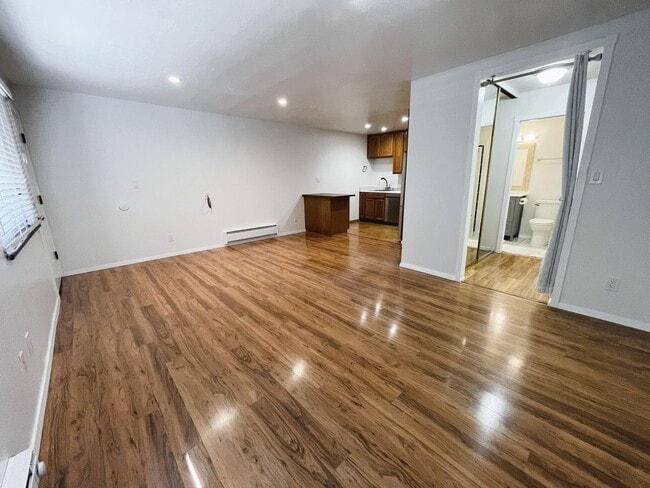 Foto del edificio - Modern 1st-Floor Studio with Resort Amenities & Prime Location