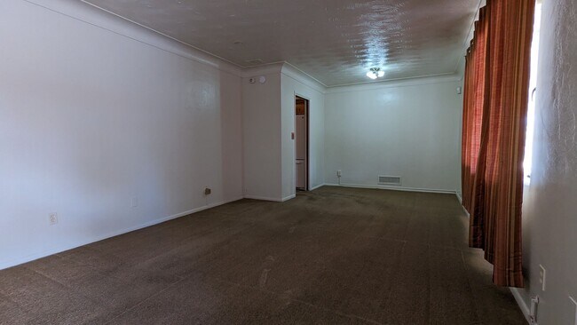 Foto del edificio - 3 Bedrooms and 2 Bath Rental
