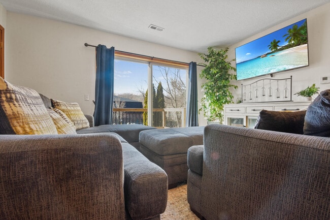 Foto del edificio - 204 Elmhurst Ct