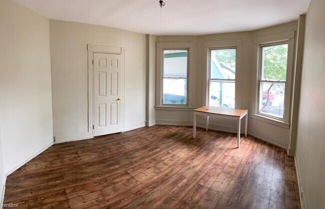 Building Photo - 653 Maple St