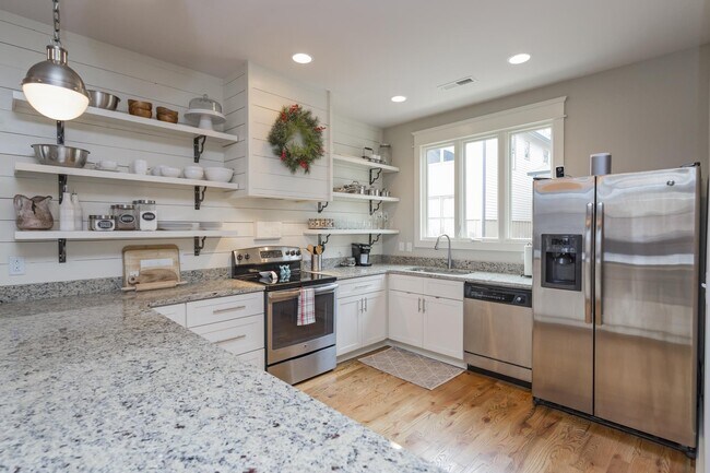 Building Photo - 902 Cheatham Pl