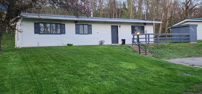Finleyville 3 Bedroom 1.5 Bath Remodeled Ranch Home $1,800 + Utilities - Finleyville 3 Bedroom 1.5 Bath Remodeled Ranch Home $1,800 + Utilities