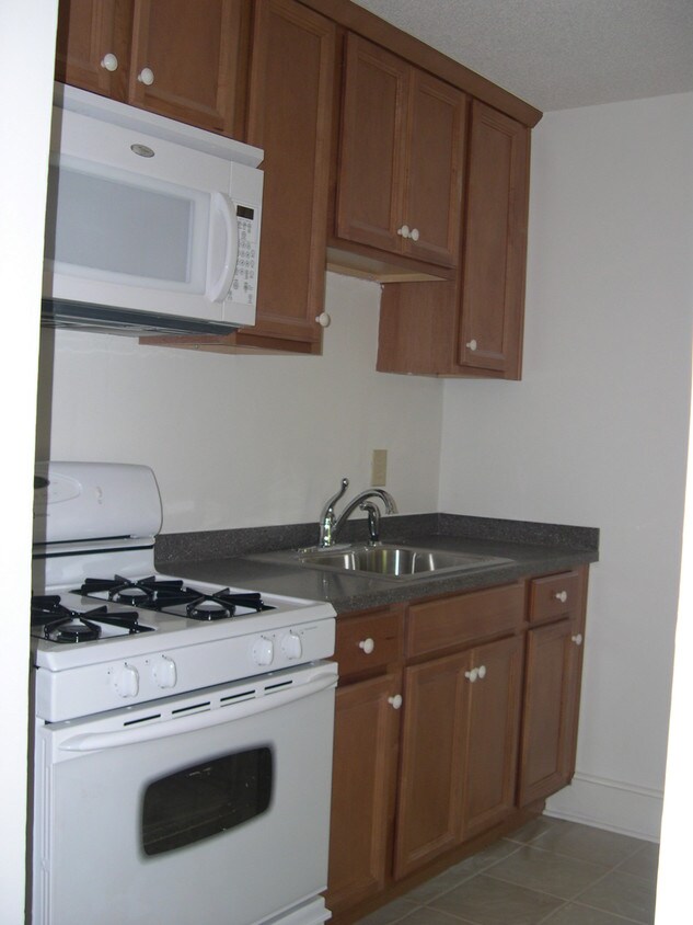 Building Photo - 2320 Clark Ave