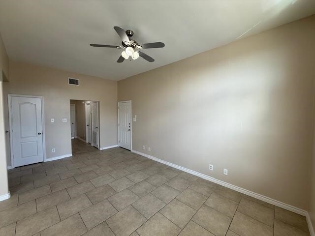 Foto del edificio - 2720 Camelot Dr