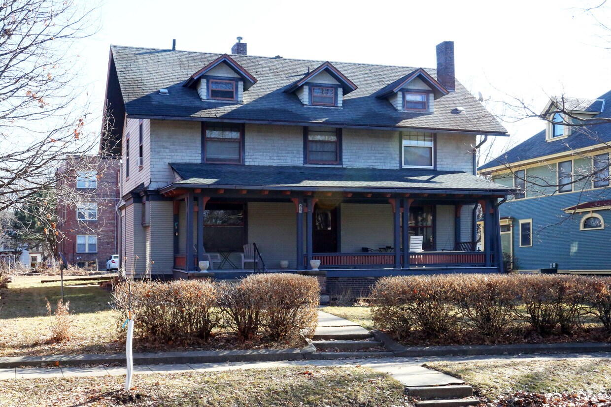 Primary Photo - 823 18th St