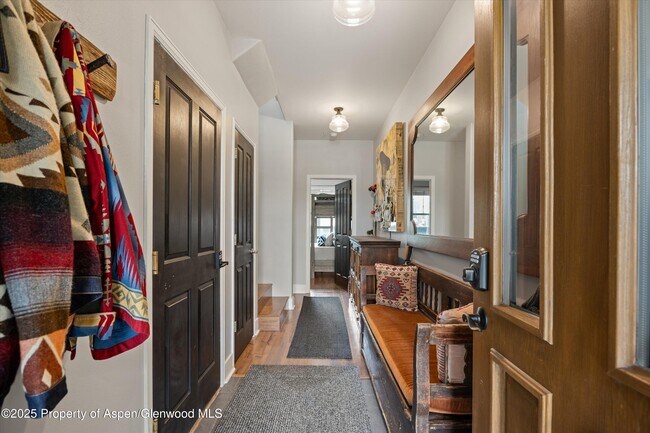 Foto del edificio - 712 Evans Ct