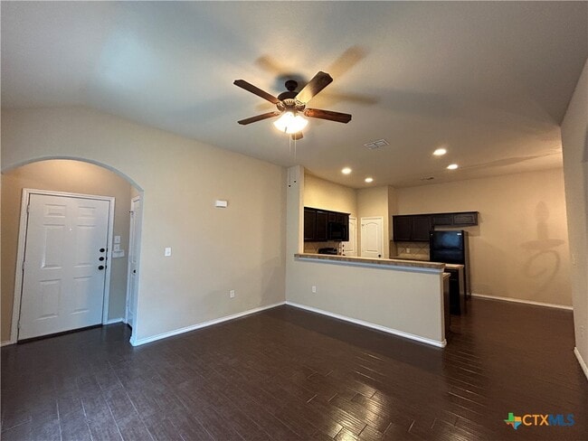 Building Photo - 697 Creekside Cir