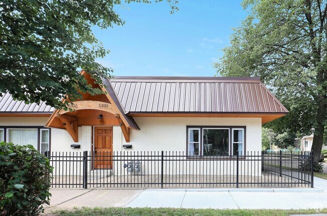 Building Photo - 3302 22nd Ave S