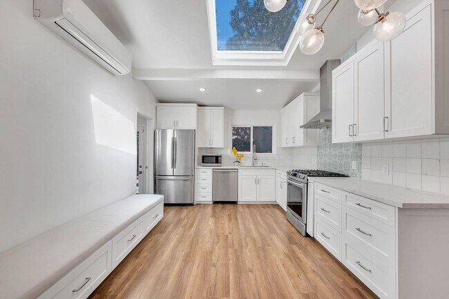 Foto del edificio - 5338 Campo Rd