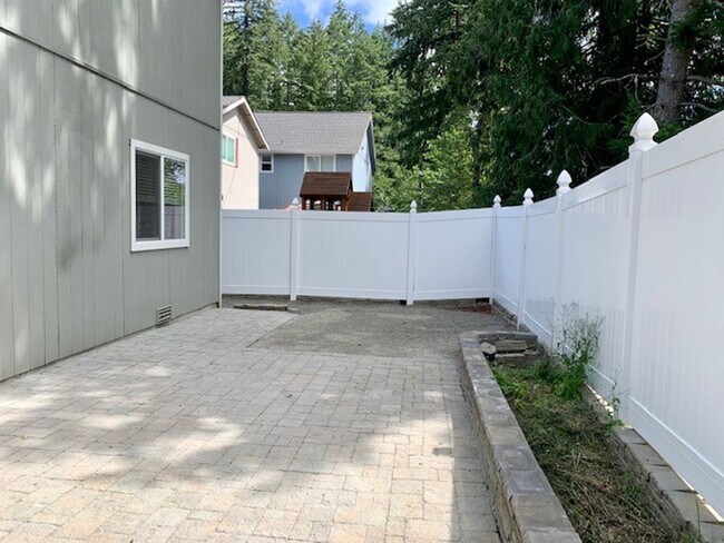 Foto del edificio - 4 Bedroom Home in Convenient Port Orchard ...