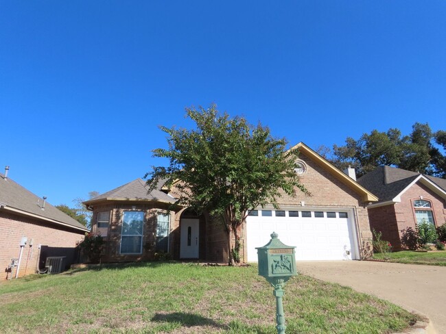 Building Photo - Tyler - Gorgeous 3 Bedroom, 2 Bath Home in...