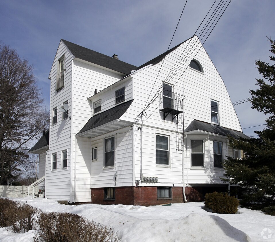 Building Photo - 1283 Narragansett Blvd