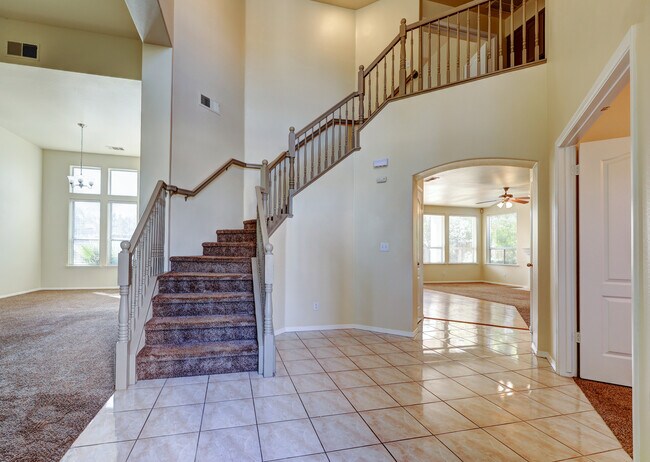 Building Photo - 1599 E La Quinta Dr