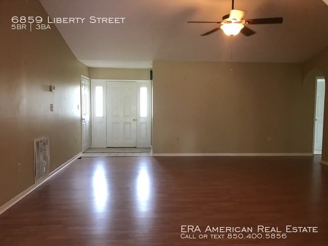 Building Photo - 5 bedroom/mother in law suite