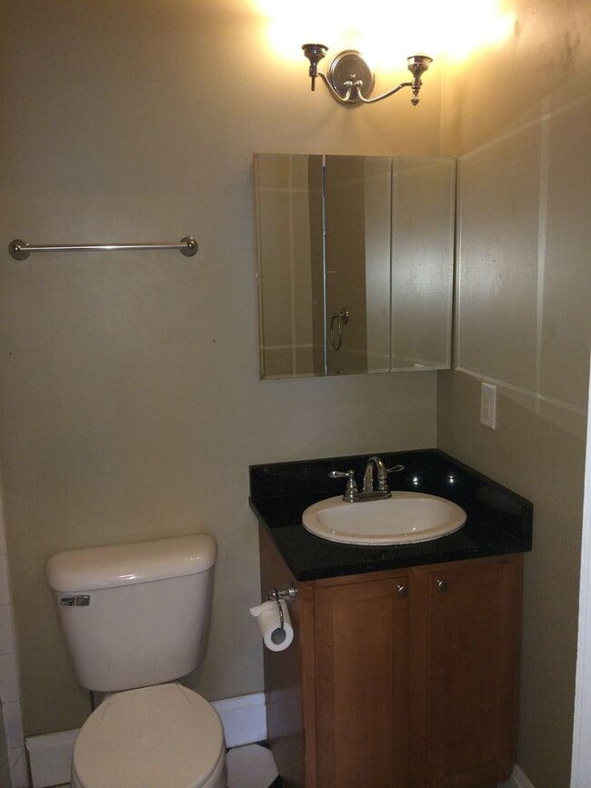 Building Photo - 57 Smith Pl