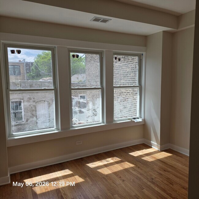 Foto del edificio - 2637 W Winona St