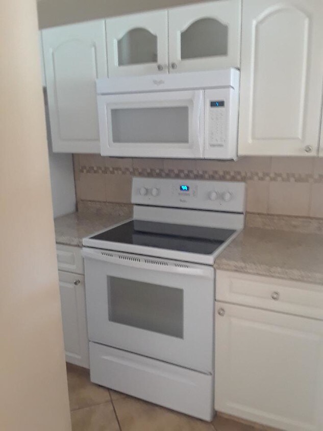 Primary Photo - 9210 Fontainebleau Blvd