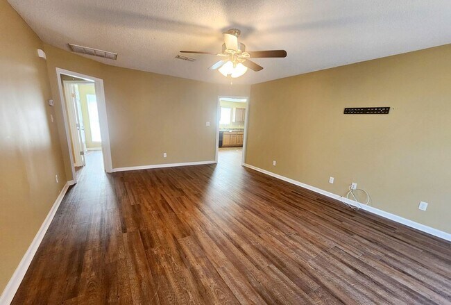 Building Photo - 1264 Askew Dr
