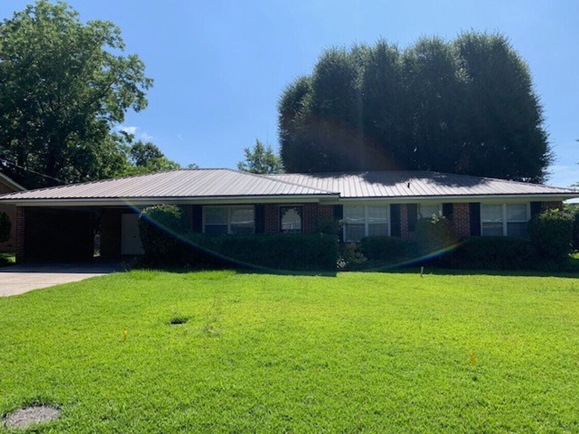 Foto principal - Cute 3 Bed 2 Bath Available for Fall 2025!