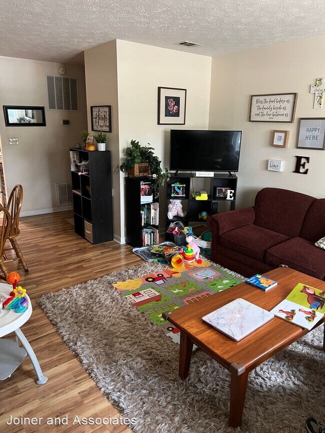 Foto del edificio - 2 br, 1 bath House - 647 Whit Davis Rd