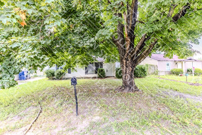 Building Photo - 1609 S Oakdale Dr