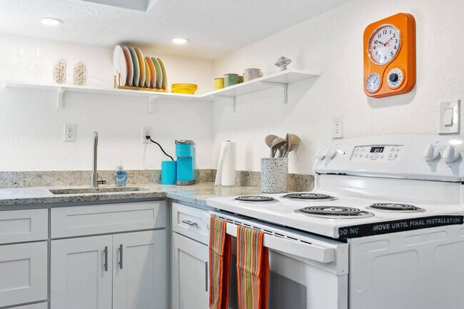 Foto del edificio - 5708 N Suwanee Ave