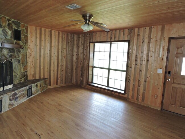Building Photo - 182 John King Rd