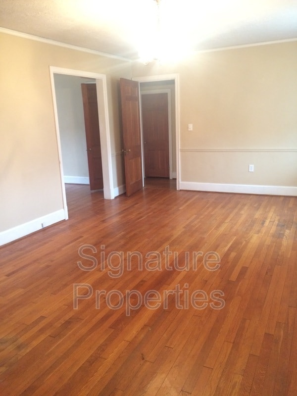 Building Photo - 534 Logan St