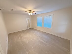 Building Photo - 17119 TX-35