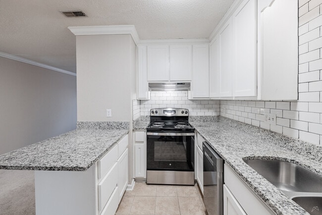 Building Photo - Forest Pointe