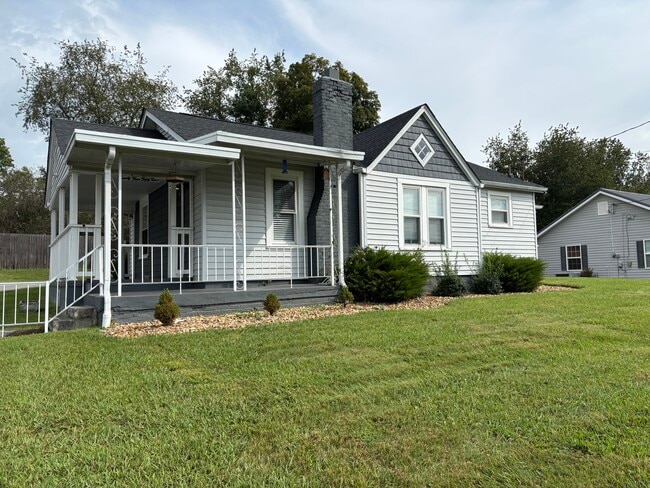Building Photo - 2459 Bradley St