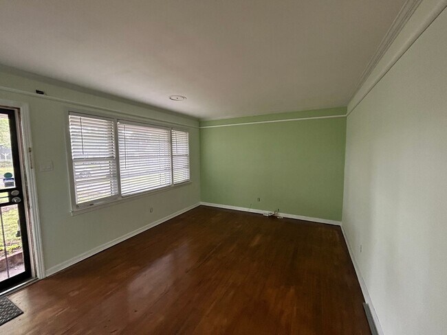 Foto del edificio - Welcome to this charming 3 bedroom, 1.5 bathroom home in Colonial Acres.