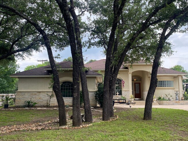Foto del edificio - 3 BEDROOM, 3 BATHROOM IN SALADO