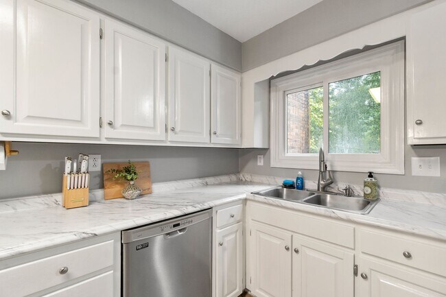 Foto del edificio - 1207 Timbers Ln