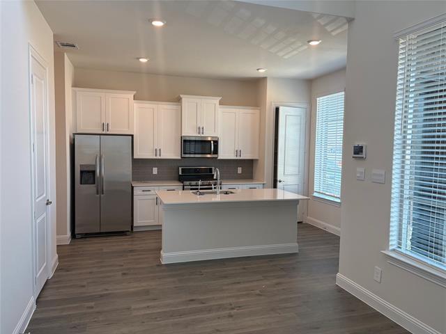 Foto del edificio - 4520 Community Ct