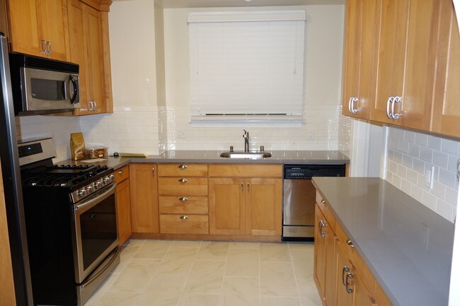 Building Photo - 140 Lunado Way