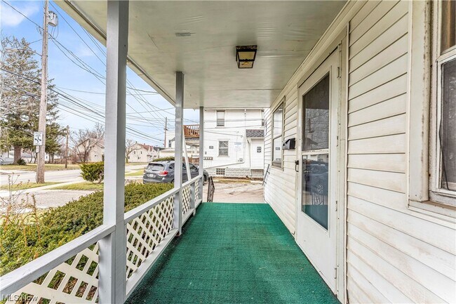 Foto del edificio - 3229 Elyria Ave