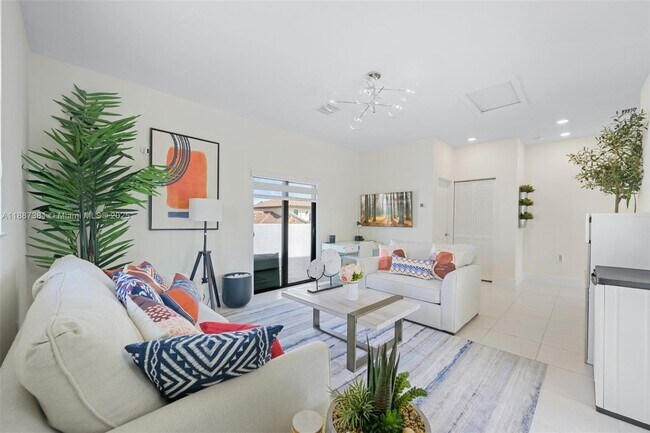 Foto del edificio - 8387 NW 43rd St
