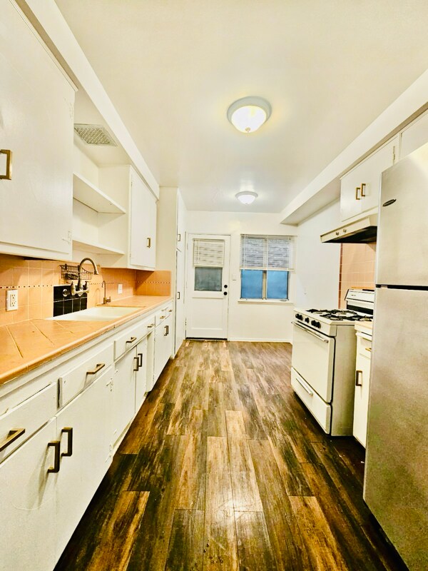 Foto del edificio - 1850 N La Brea Ave