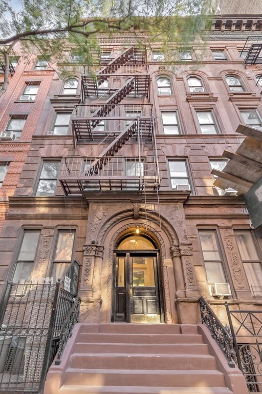 Foto del edificio - 358 W 45th St