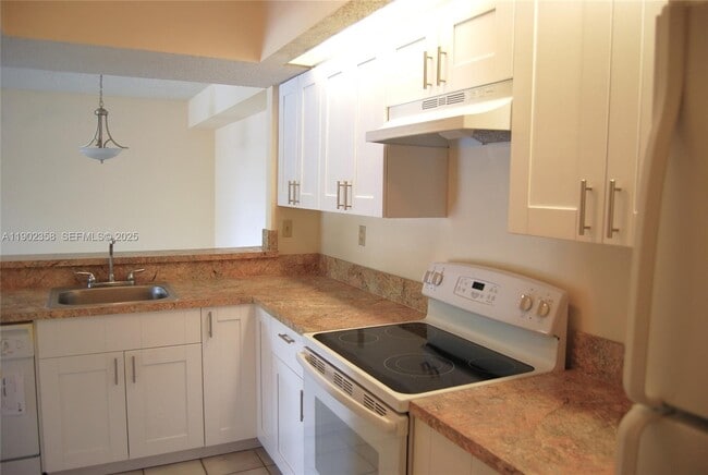 Foto del edificio - 8540 SW 212th St