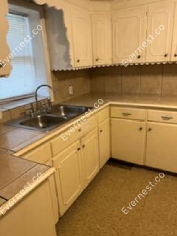 Building Photo - 808 N Emery St