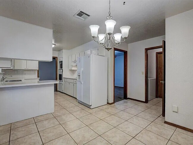 Building Photo - 406 Shady Ln