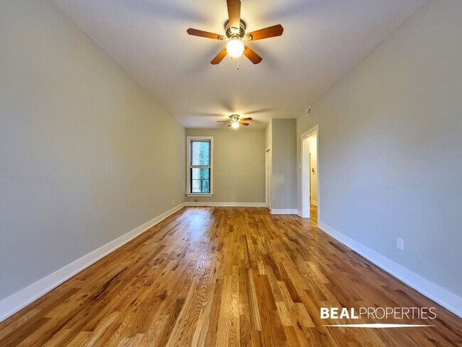 Foto del edificio - 627 W Oakdale Ave