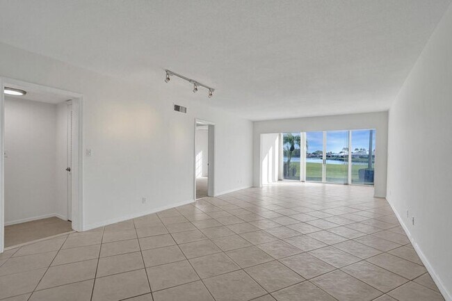 Foto del edificio - 169 Atlantis Blvd