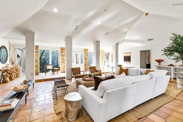 Foto del edificio - 4338 Travis St